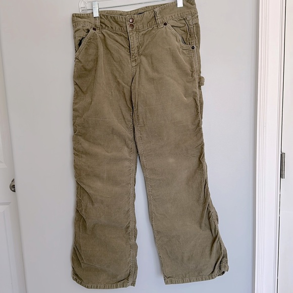J Crew Favorite Fit Corduroy Cargo Pants in Soft Olive Green - Size 10P - Picture 2 of 6